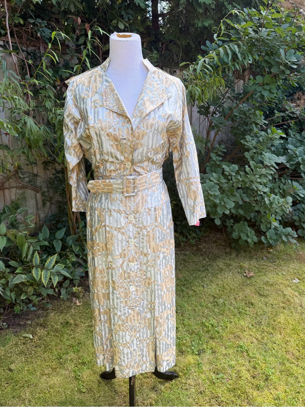 80’s Cream and Gold Long-Sleeve animal print Button-Front Midi Dress with Belt
